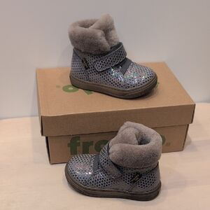 Cozy Gray Kids Boots with Sparkle Detail